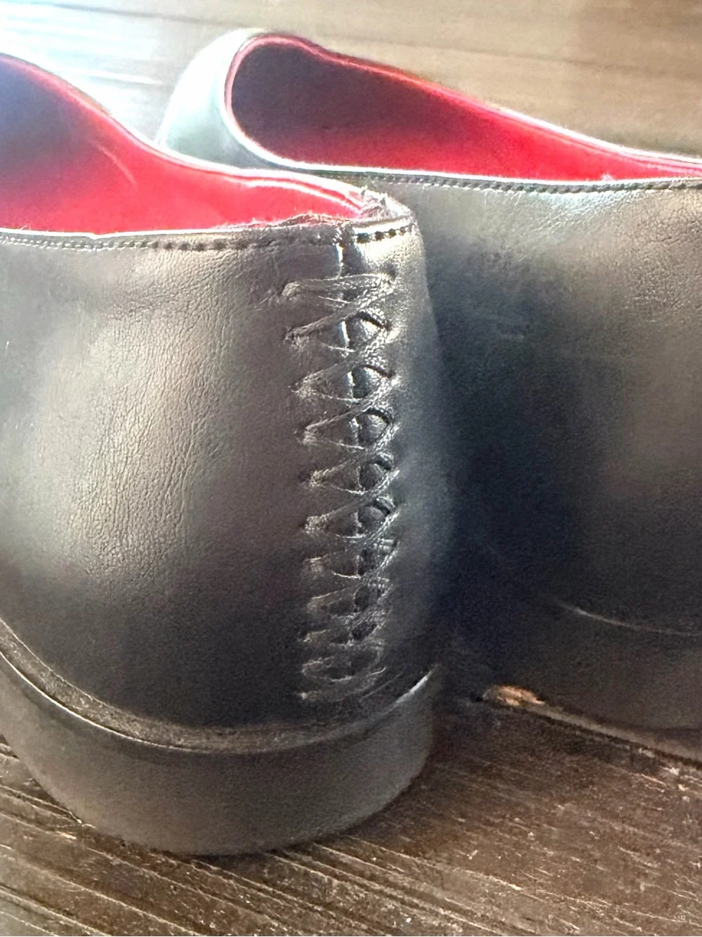 Women's Von-D Black Pointed-Toe Flats with Red Lining